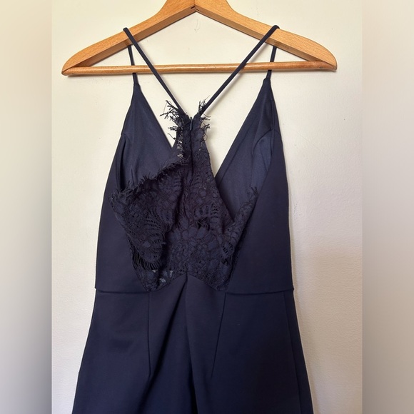 ASTR The Label Midi Dress S V-Neck Stretch Sleeveless Navy Blue Lace Hem Dateout - Picture 4 of 10